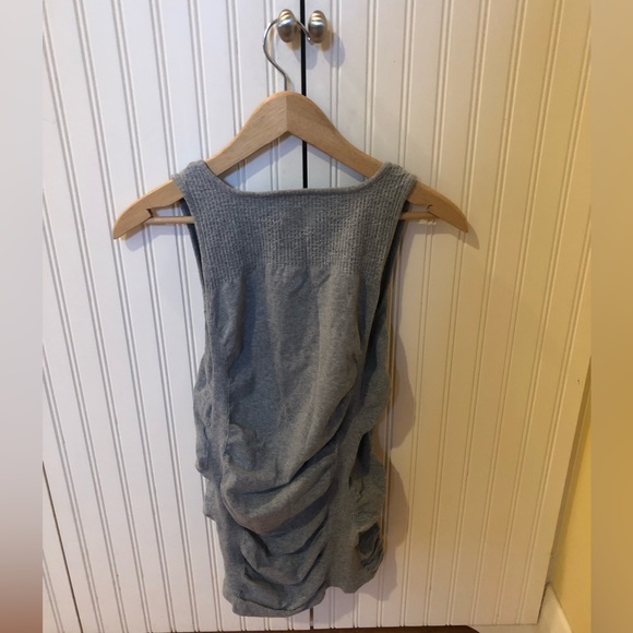 Athleta Workout Top - Picture 2 of 3